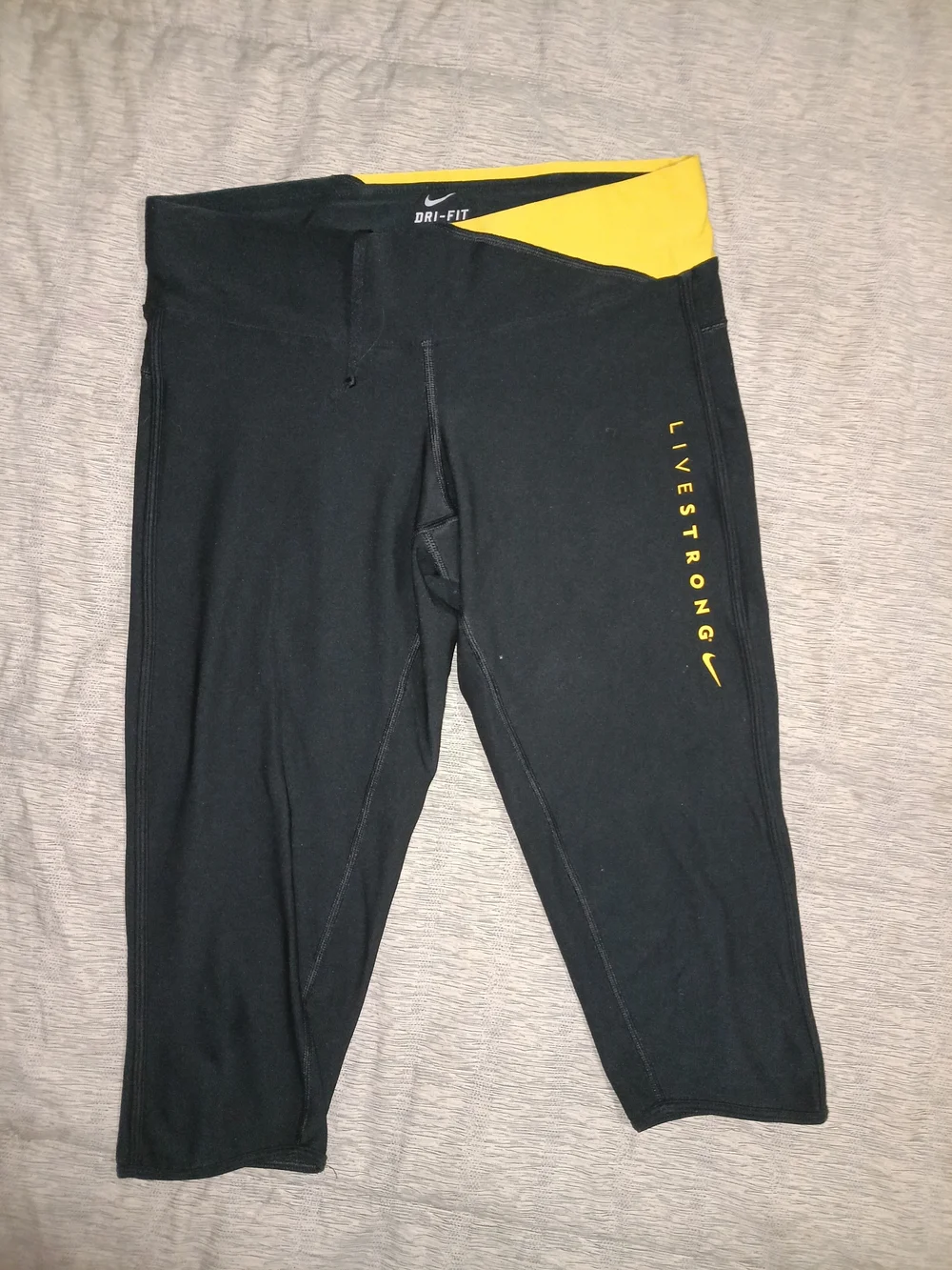 Women's black/Yellow Nike leggings